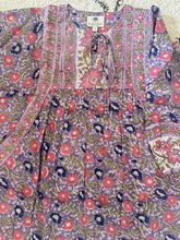 Load image into Gallery viewer, the MINT top - Lavender w/ pink navy floral