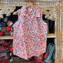 Load image into Gallery viewer, the BASIC sleeveless shirt - white pink floral