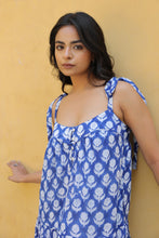 Load image into Gallery viewer, the SAGE Maxi - blue and white floral