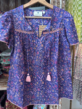 Load image into Gallery viewer, the GINKO top - dark purple w/ pink floral