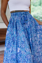 Load image into Gallery viewer, Panelled skirt with pockets - blue floral
