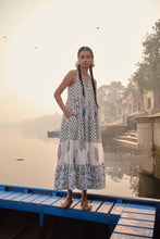Load image into Gallery viewer, the BORAGE MAXI - white and blue floral