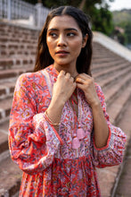 Load image into Gallery viewer, The WASABI midi -apricot w/ pink floral
