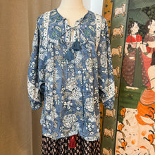 Load image into Gallery viewer, the MINT top - denim blue floral