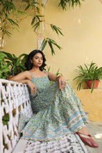 Load image into Gallery viewer, the SENF maxi - green w/ blue floral