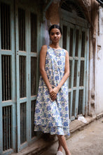 Load image into Gallery viewer, the KAFFIR midi - white with blue floral