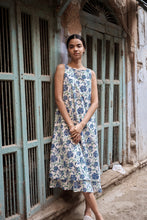 Load image into Gallery viewer, the KAFFIR midi - white with blue floral