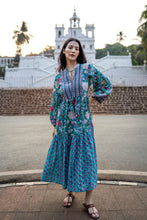 Load image into Gallery viewer, The WASABI midi - royal green w/ red blue floral