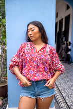 Load image into Gallery viewer, the MINT top - red with purple floral
