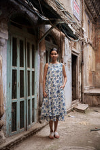 Load image into Gallery viewer, the KAFFIR midi - white with blue floral