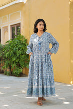 Load image into Gallery viewer, the Thyme maxi - greyish blue floral