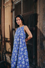 Load image into Gallery viewer, the KAFFIR midi - blue floral