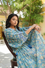 Load image into Gallery viewer, the Panelled skirt with pockets - green floral