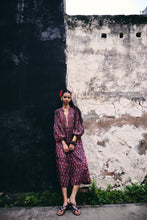 Load image into Gallery viewer, The WASABI midi - vintage NAVY with red butis
