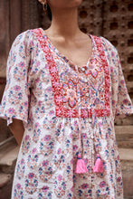 Load image into Gallery viewer, the CELERY top - white with buti block printed