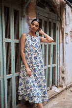Load image into Gallery viewer, the KAFFIR midi - white with blue floral