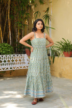 Load image into Gallery viewer, the SENF maxi - green w/ blue floral