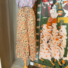 Load image into Gallery viewer, Rhubarb flared culottes - beige w/ orange floral