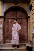 Load image into Gallery viewer, the CHILLI maxi - soft pink floral