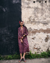 Load image into Gallery viewer, The WASABI midi - vintage NAVY with red butis