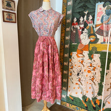 Load image into Gallery viewer, the Panelled skirt with pockets - pink paisley
