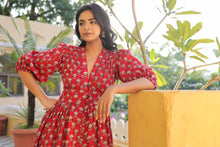 Load image into Gallery viewer, the ANISE midi - deep red with butis