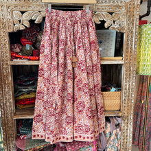 Load image into Gallery viewer, Panelled skirt with pockets - beige with red floral