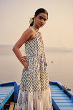 Load image into Gallery viewer, the BORAGE MAXI - white and blue floral