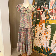 Load image into Gallery viewer, CINNAMON skirt - pea green w/ fuchsia floral