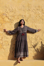 Load image into Gallery viewer, The Thyme Dress - black bagru