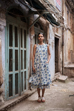 Load image into Gallery viewer, the KAFFIR midi - white with blue floral