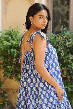 Load image into Gallery viewer, the SAGE Maxi - blue and white floral