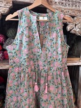 Load image into Gallery viewer, BORAGE MIDI dress - soft green with pink flowers