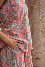 Load image into Gallery viewer, the BASIC sleeveless shirt - soft pink floral