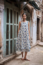 Load image into Gallery viewer, the KAFFIR midi - white with blue floral