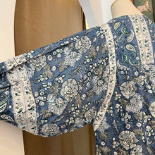 Load image into Gallery viewer, the MINT top - denim blue floral
