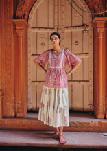 Load image into Gallery viewer, the CELERY top - pink geometric block printed