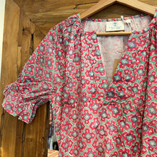 Load image into Gallery viewer, the New Chives dress - pink geometrics