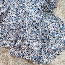 Load image into Gallery viewer, The PAPRIKA set - white and blue floral set