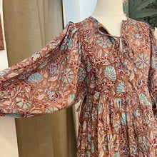 Load image into Gallery viewer, The NUTMEG mini - brown with red floral