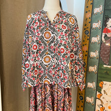 Load image into Gallery viewer, the CLOVE top - white with pink floral