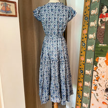 Load image into Gallery viewer, the CILANTRO midi - grey blue floral