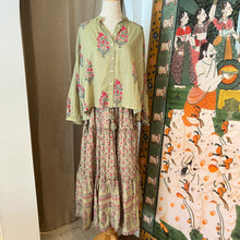 Load image into Gallery viewer, The CLOVE top - pea green w/ fuchsia floral
