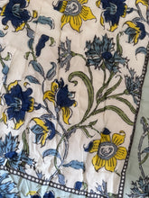 Load image into Gallery viewer, Quilts/bed spread- Queen size