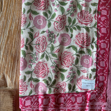 Load image into Gallery viewer, Table cloth 6seater - cream & pink floral