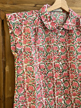 Load image into Gallery viewer, Sesame top - white with pink vines