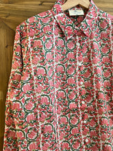 Load image into Gallery viewer, The BASIC shirt - pink vines
