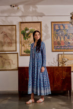 Load image into Gallery viewer, the V-NECK maxi - Blue fun floral