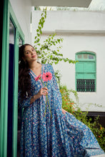 Load image into Gallery viewer, the V-NECK maxi - Blue fun floral