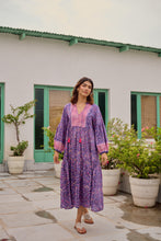 Load image into Gallery viewer, The WASABI midi - purple & pink floral